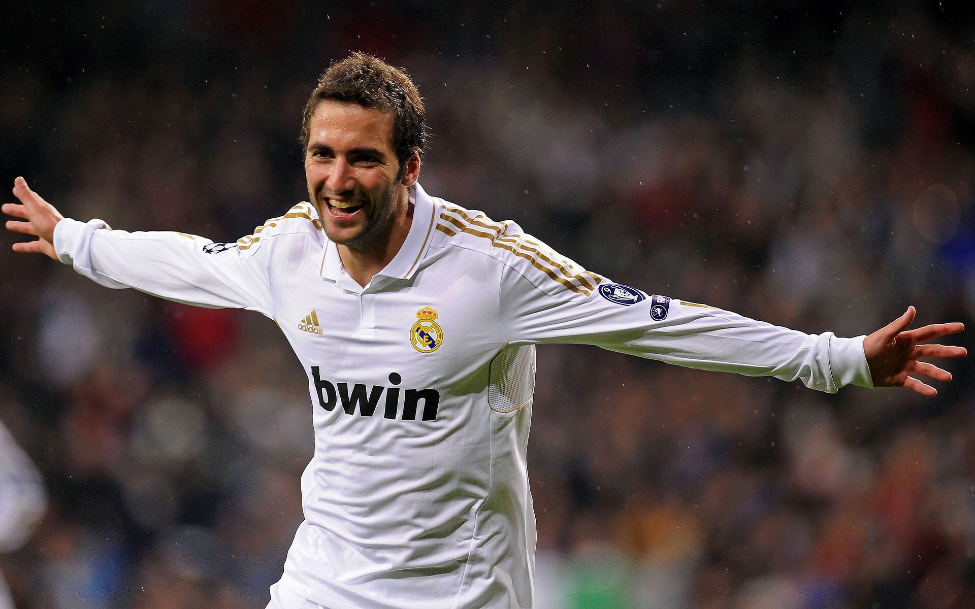 欧冠巅峰对决，皇马绝杀曼城挺进决赛，本泽马加时赛一锤定音